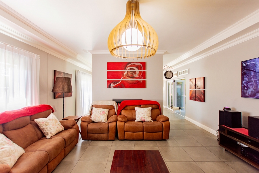 5 Bedroom Property for Sale in Myburgh Park Western Cape